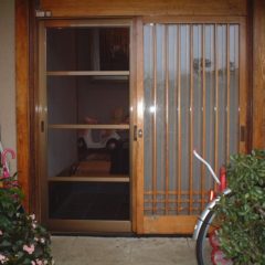 玄関網戸ビフォー